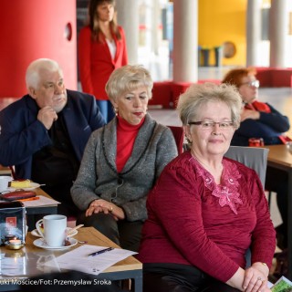 Wzbogać kulturę – zostań wolontariuszem CSM! - Spotkanie senior&oacute;w wolontariuszy w kawiarni na terenie Centrum Sztuki Mościce.