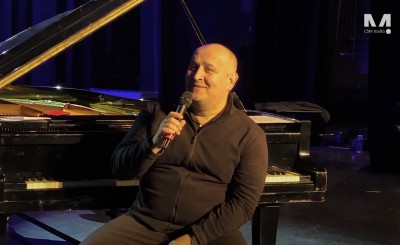 CSM Studio - O czym marzy śpiewający pianista, który porywa publiczność?