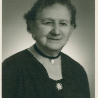 Ludzie - Pani Anna Truskawiecka była pierwszą nauczycielką w Mościcach. Uczyła w szkole nr 8, później 17. Przyjaźniła się z babcią Florkową. Spoczywa na mościckim cmentarzu. Z archiwum Jadwigi Jarosz. 