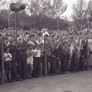 Tłumy przybyłe oglądać mecz na Unii. Z archiwum Grupy Azoty.